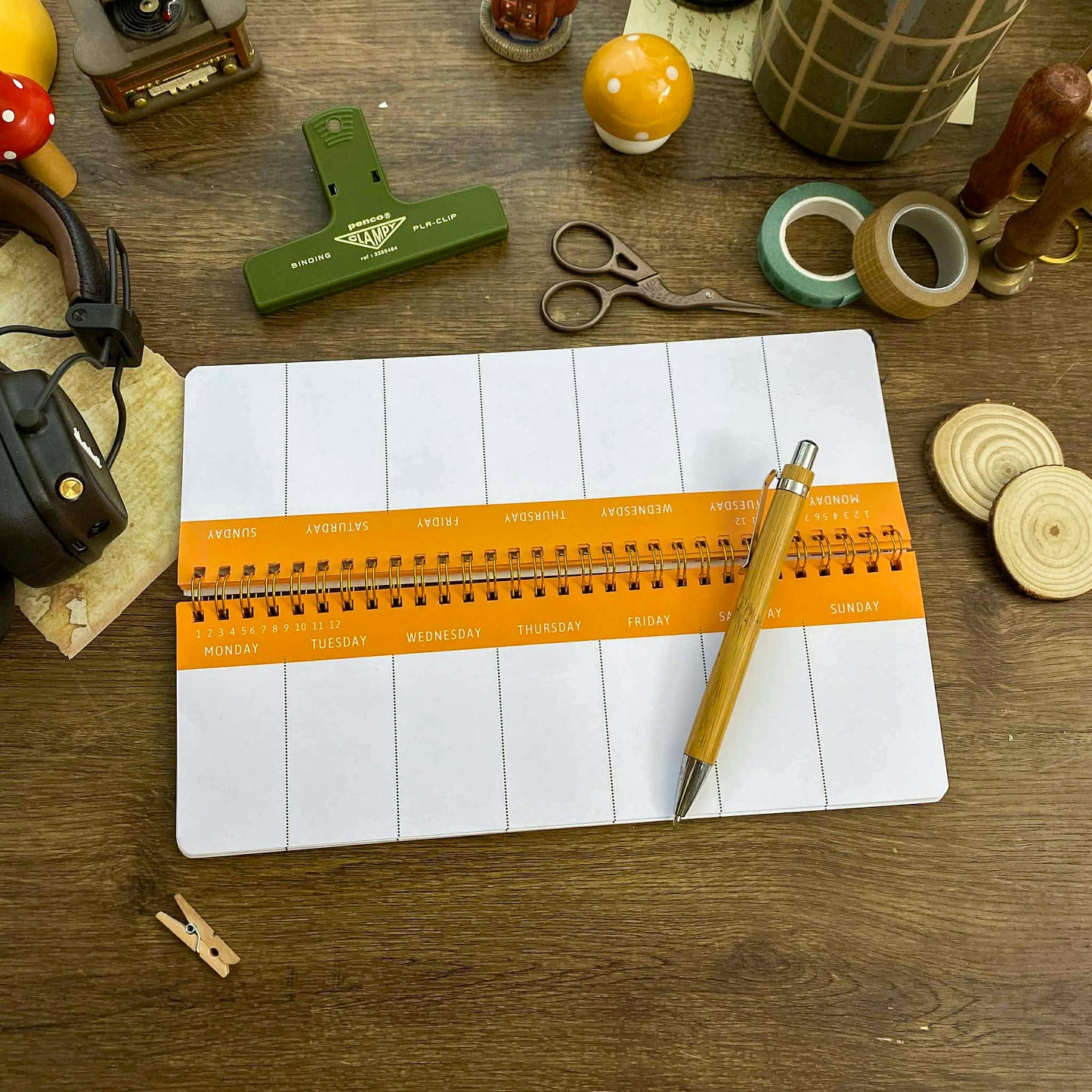 Sunflower Desk Weekly Schedule Book, Cozy Desk Weekly Schedule Book DW002