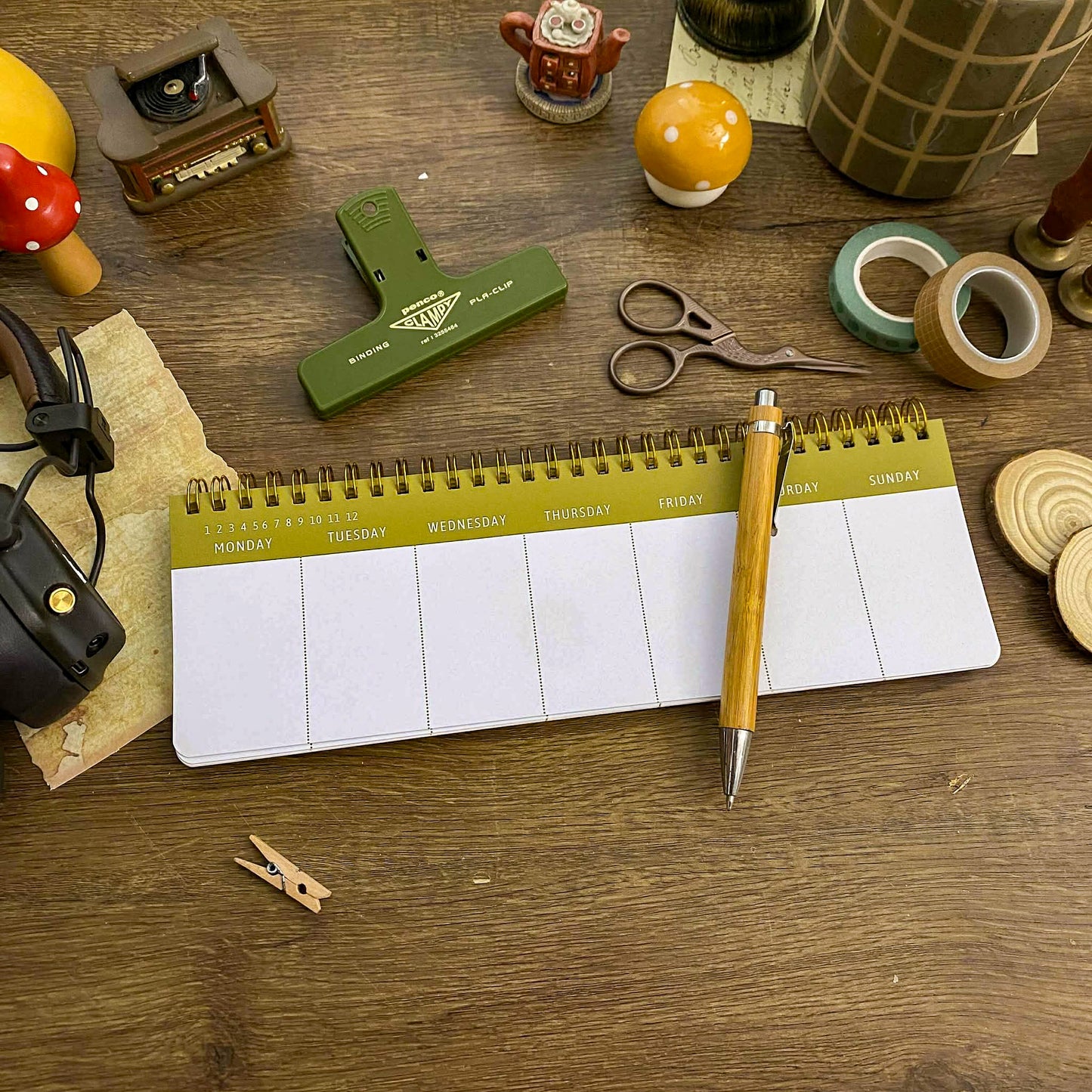 Flower Bed Desk Weekly Schedule Book, Cozy Desk Weekly Schedule Book DW001