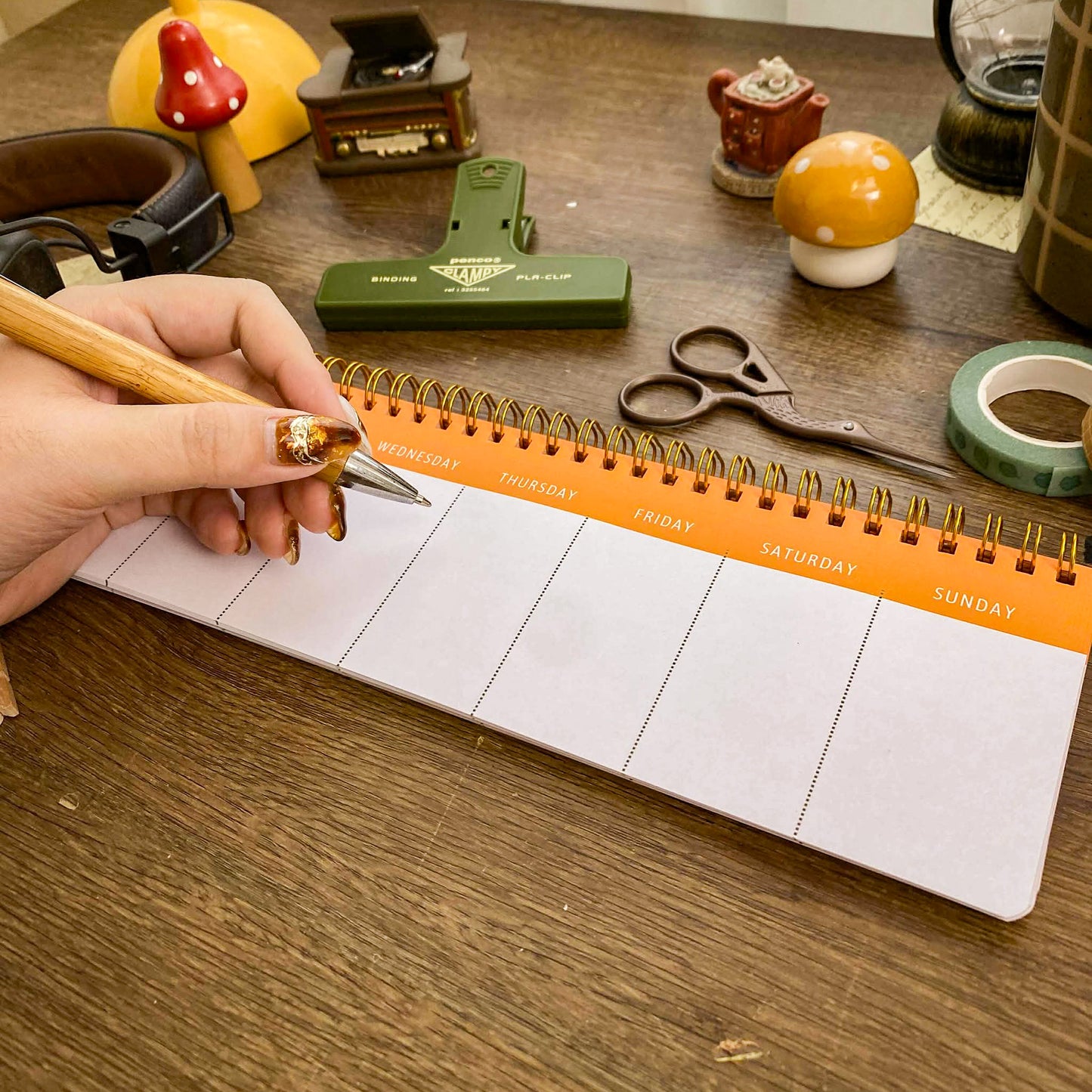 Sunflower Desk Weekly Schedule Book, Cozy Desk Weekly Schedule Book DW002